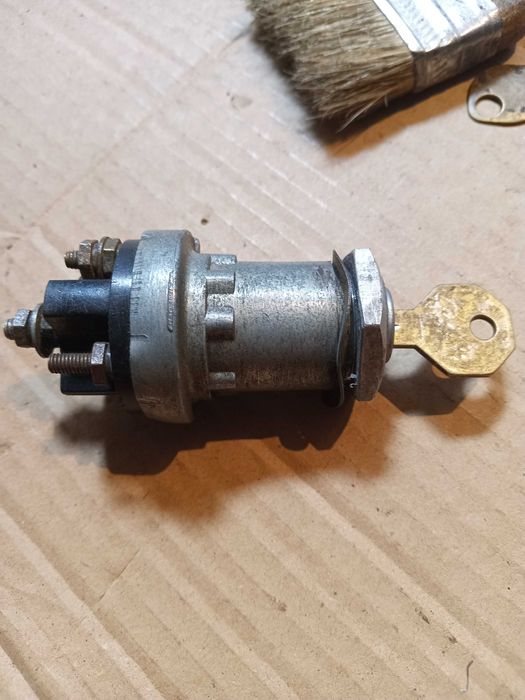 Cтеклышки подфарников ГАЗ-69, Газ-51, ЗиЛ-157. Шильдик Жигули.