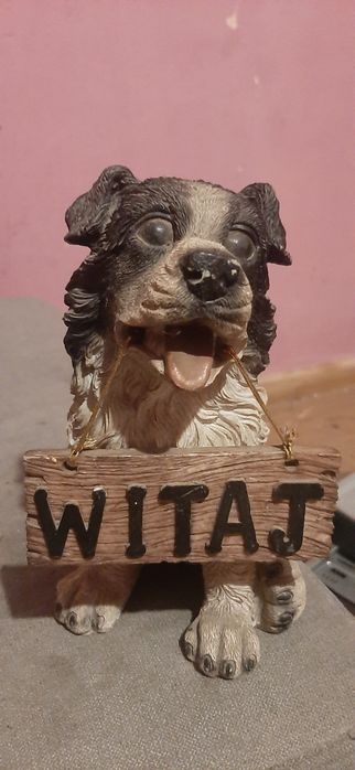 Figurka witającego pieska