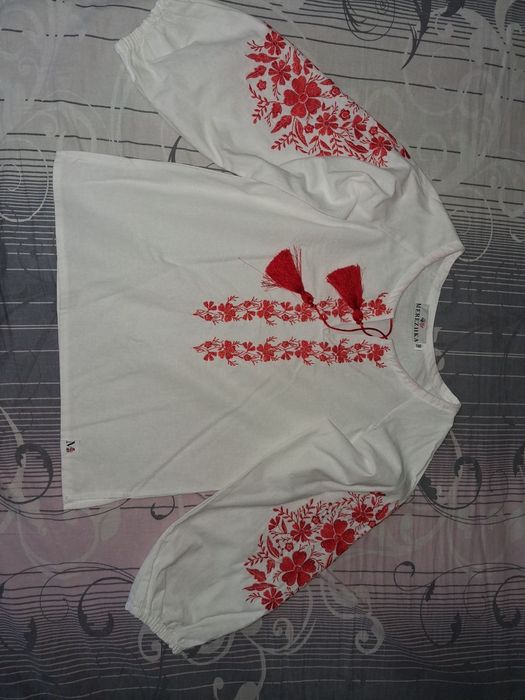 Вишиванка дівчинці