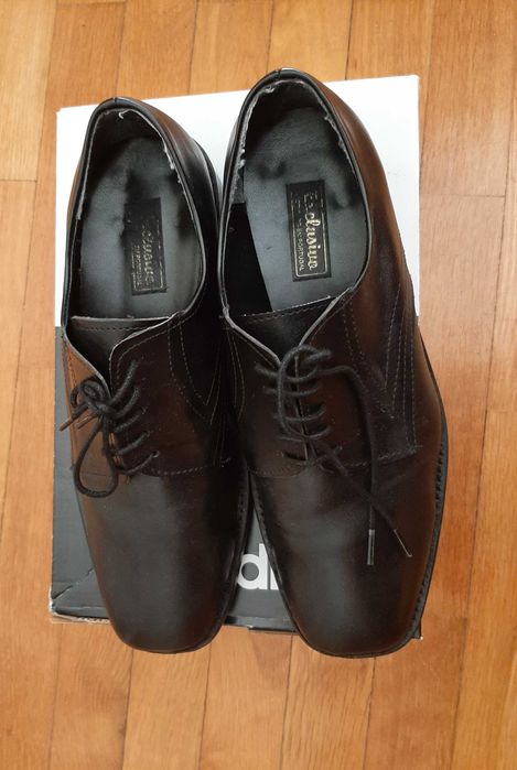 Vendo sapatos  Traje universitário masculino utad NOVO