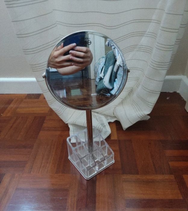 Espelho com arrumação