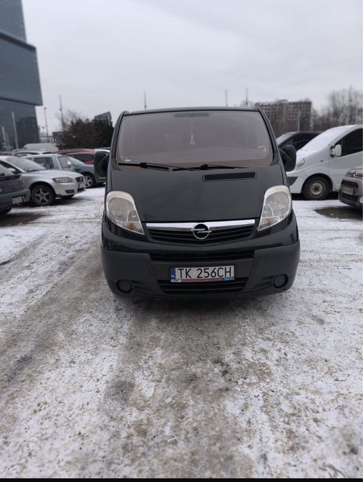Opel Vivaro 2.0(2008r).Zadbany.Hak halownizcy 6 miejsc.