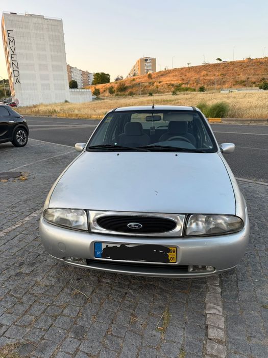 Vendo Ford Fiesta