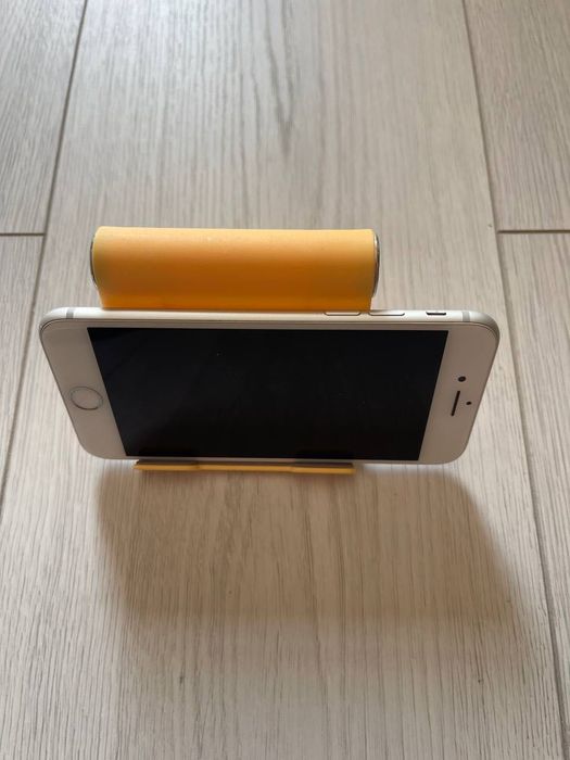 iPhone 8 (64gb) та iPhone 6 (на деталі)