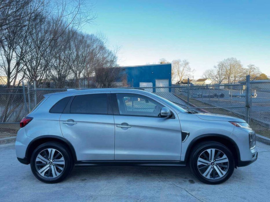 Mitsubishi Outlander SEL      2022