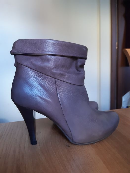 Botki beżowe na wysokim obcasie