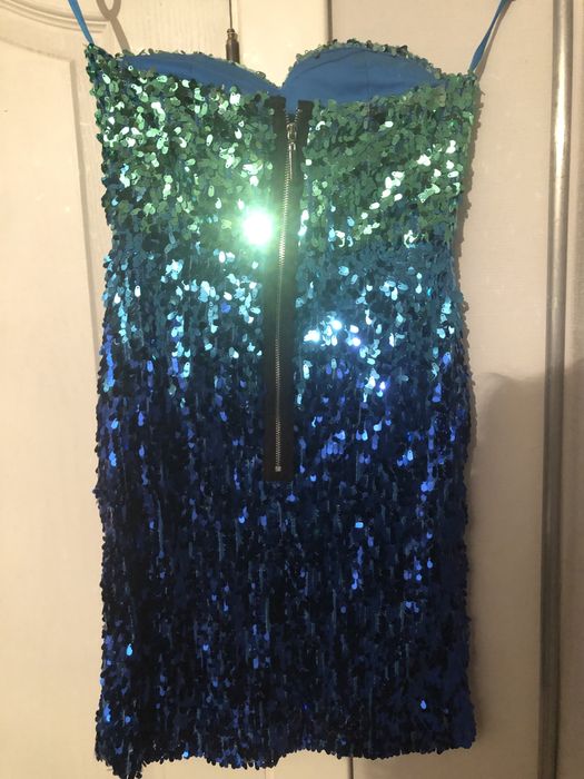Плаття в пайєтках