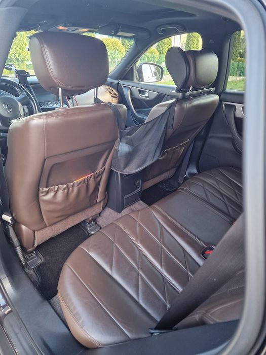 Infiniti FX30d QX70 z dodatkami