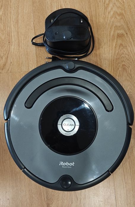 Aspirador Robô iRobot Roomba 676 c/ Wi-Fi e App