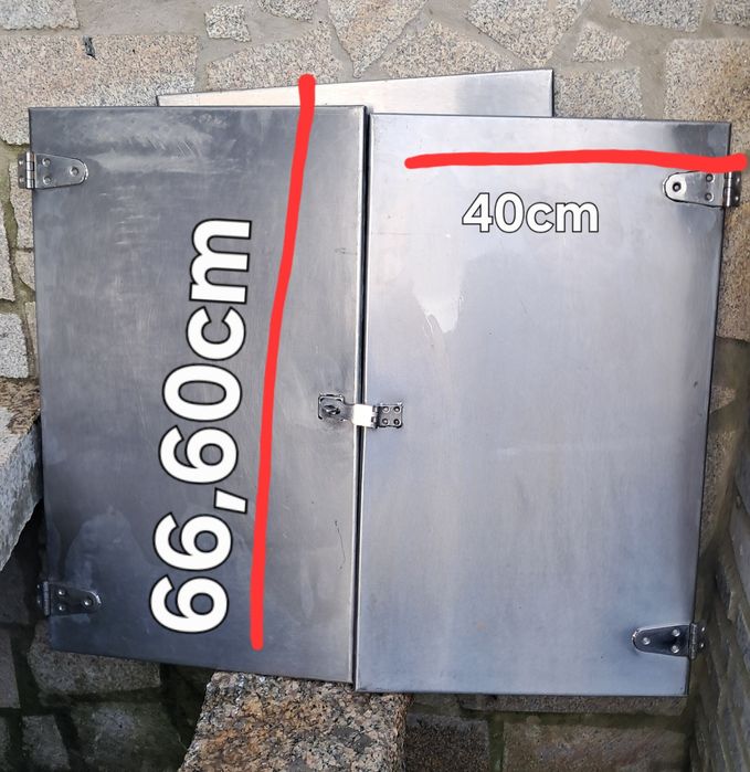 Portas em inox com dobradiças