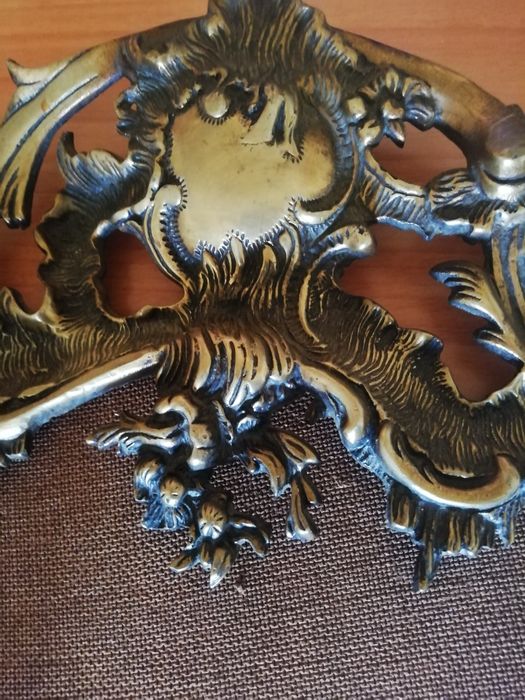Moldura em bronze