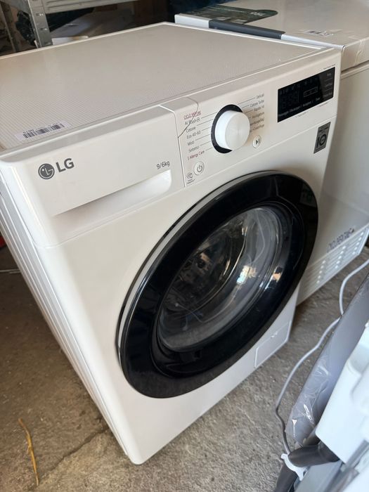 Pralka LG  ( Powystawowa ) Nowa sprawdzona - pęknięty plastik obudowy