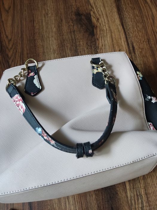 Guess torebka damska pojemna 30/20/10 kwiaty pudrowy róż