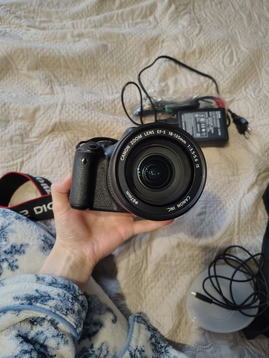 Canon EOS 600D з об'єктивом 18-135мм, сумка в комплекті