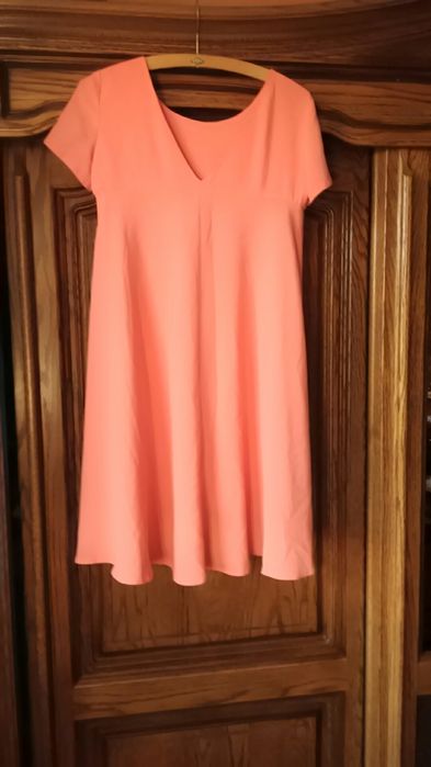 J La Mania piękna brzoskwiniowa sukienka rozm.S