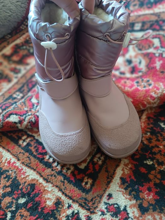 Продам взуття на дівчинку