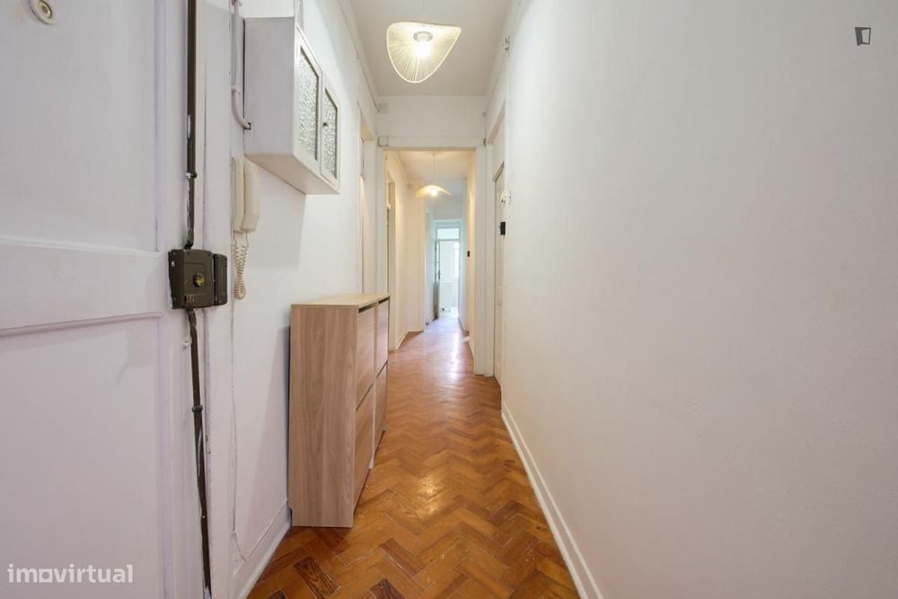 Quarto - localizado em São Bento Lisbon