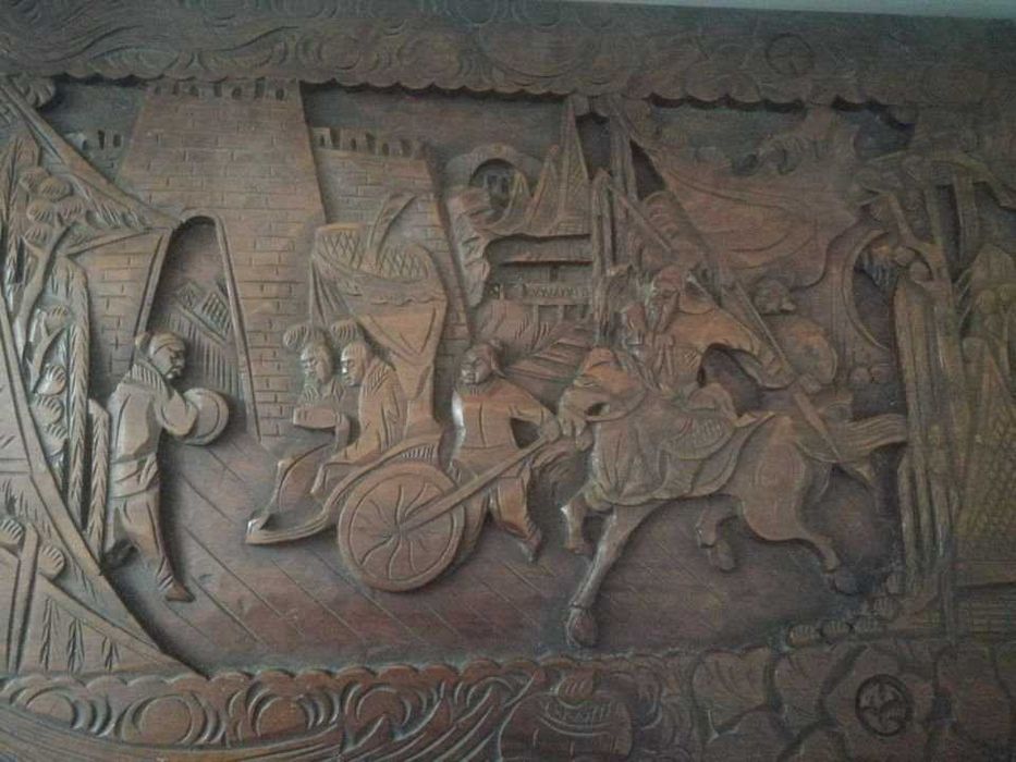 Móvel - Antiga Arca/Mala em madeira cânfora c/entalhes