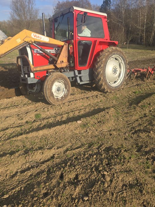 Ciągnik rolniczy Massey Ferguson 575 z turem