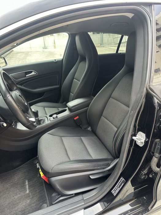 Mercedes CLA 180d 2017  com garantia
