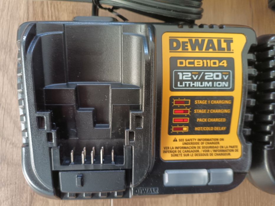 Зарядні пристрої DeWalt 20V
