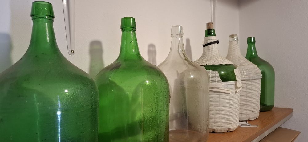 Garrafões de vidro