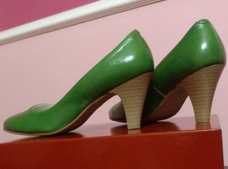 Туфлі - зелений човник
"Alpina"