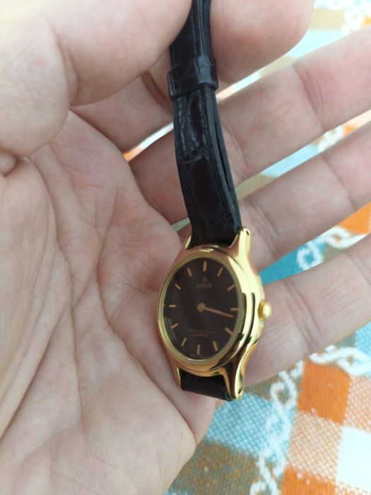 Relógio Lorus senhora preto e dourado