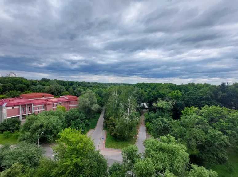 Продам 1-кім.Квартира 35м2 в Чернігові. Кух.8,4м2. ЦЕНТР. Парк.р.Десна