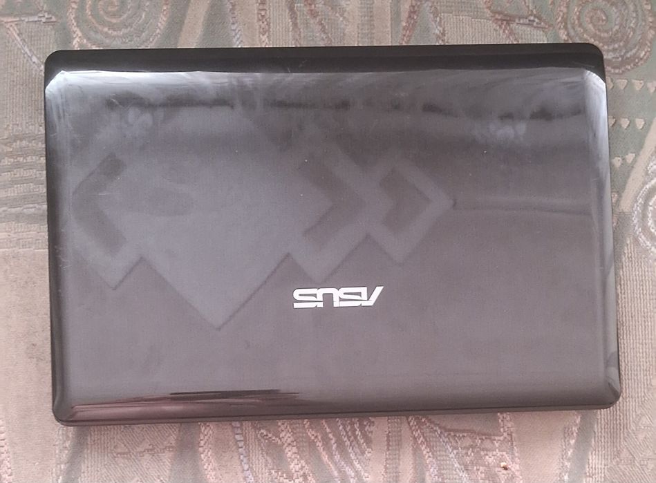 Ноутбук ASUS X-52J, 2011 року, Продам по запчастинах або цілком під відновлення. Ціна вказана за весь цілком..