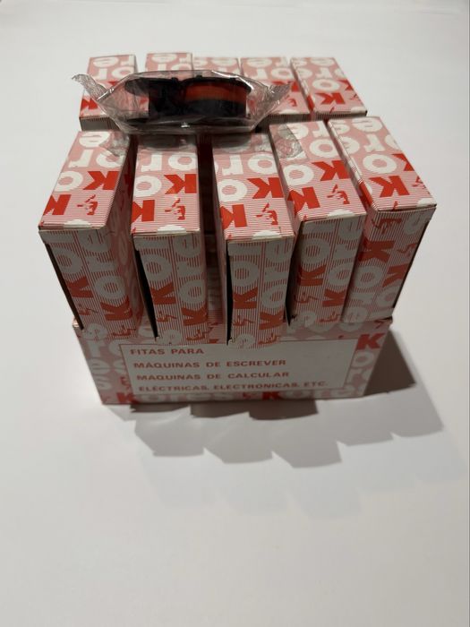 Caixa com 10 fitas para máquina de escrever e calcular Kores