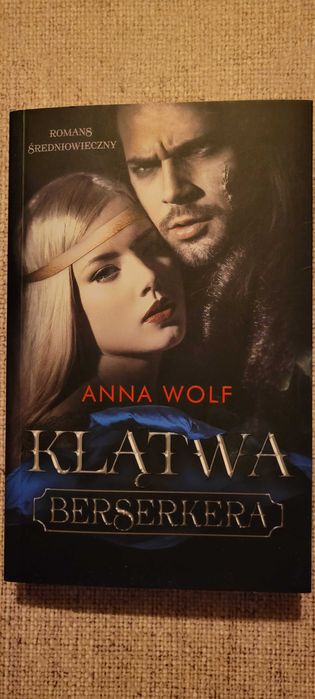 Romans sredniowieczny "Klatwa Berserkera" autorstwa Anny Wolf.