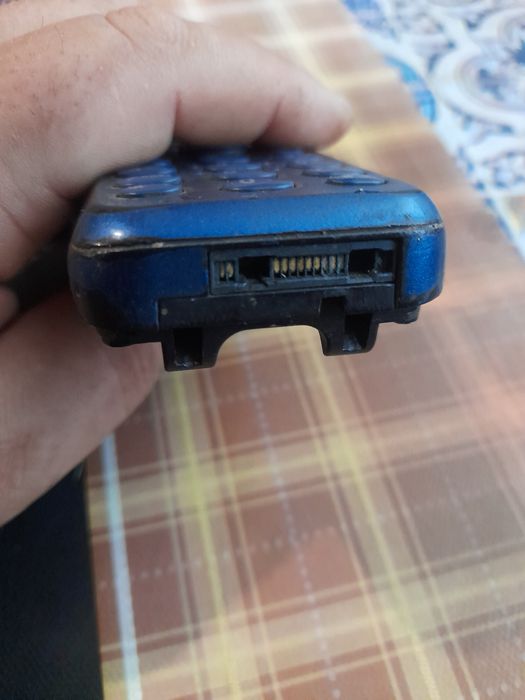Мобільний телефон philips б.у