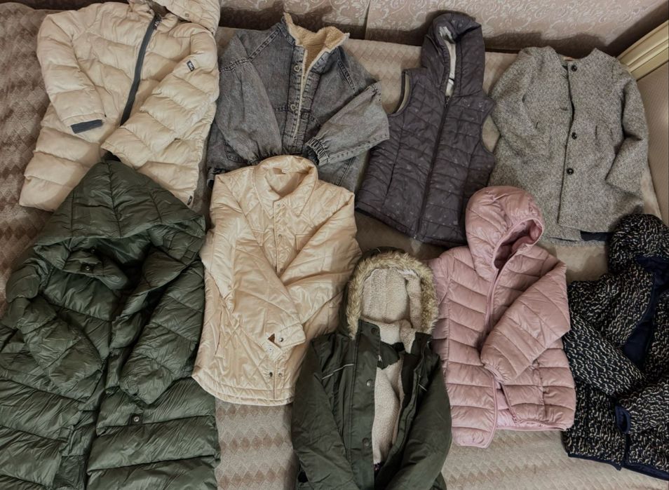 Стильні весняні куртки на дівчинку