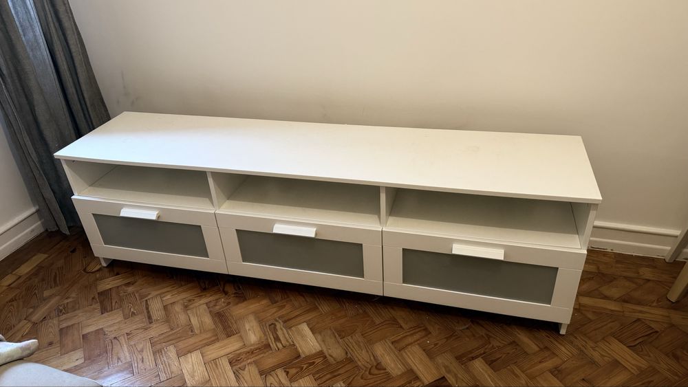 Móvel TV branco com 3 gavetas (180 cm) - IKEA BRIMNES