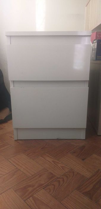 Vendo comoda 2 gavetas