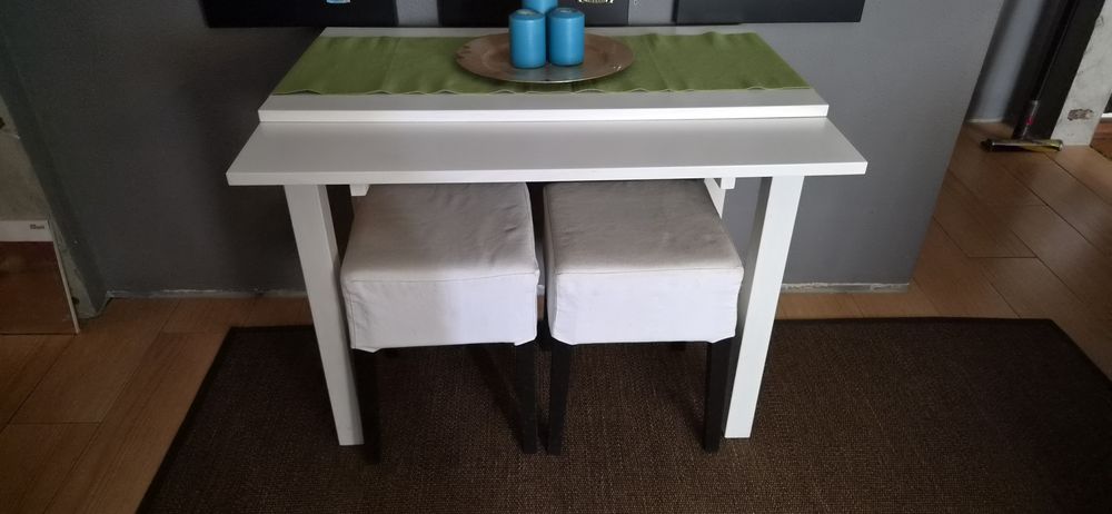 Mesa Compacta Extensível + 2 bancos