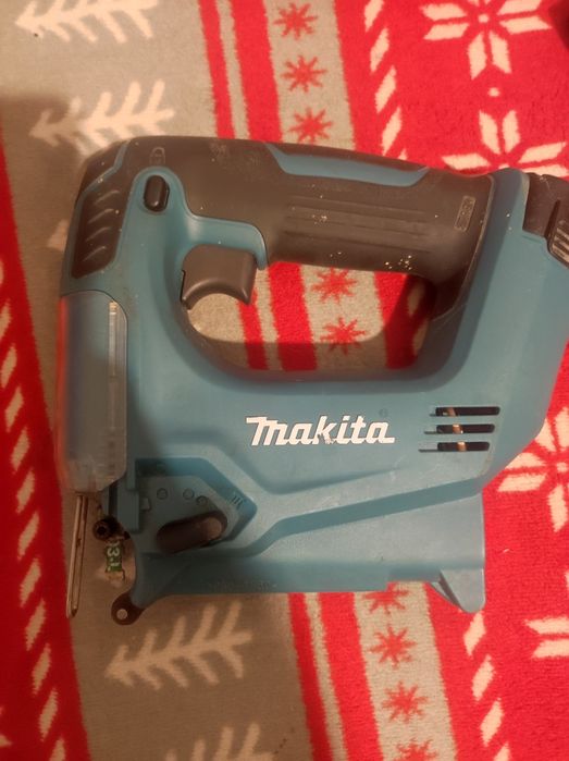 Продам лобзік Makita JV100D
