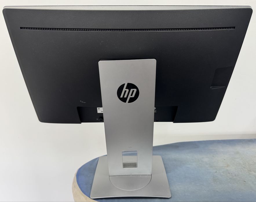 Monitor HP EliteDisplay LED de 23 polegadas.