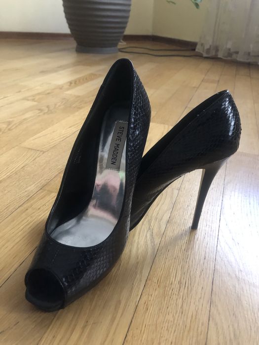 Туфли на шпильке из змеиной кожи, 39