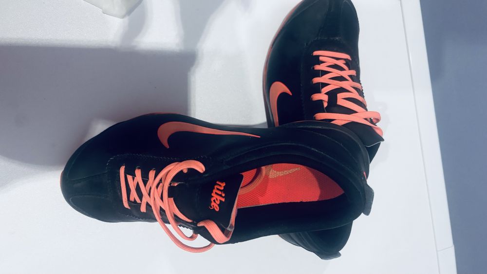 Adidasy  Nike  38,5