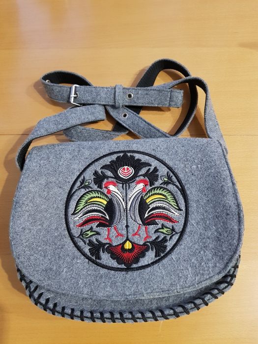 Torebka folk z filcu.