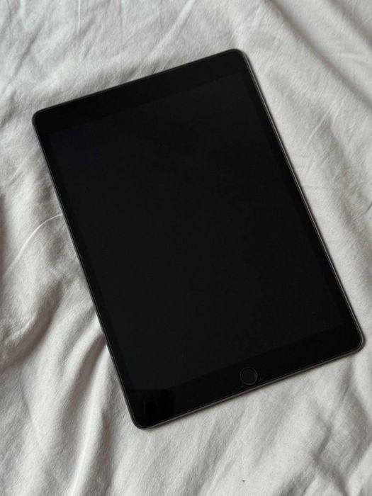 Appl IPad  9th Gen  256GB  wi- fi   10.2 Space Grey