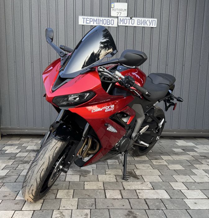Triumph Daytona 660 доставка обмін