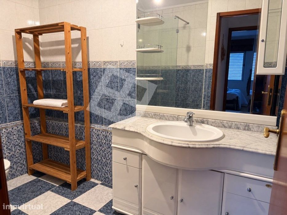 T3+1 mobilado - Arrenda-se junto à UA
