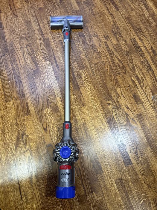 Акумуляторний ручний пилосос Dyson V8 Motorhead