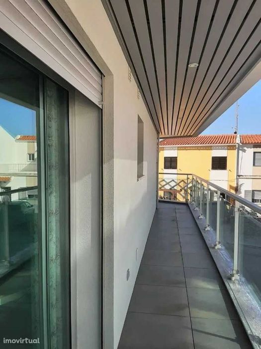 T2 com ar condicionado e WIFI junto à praia