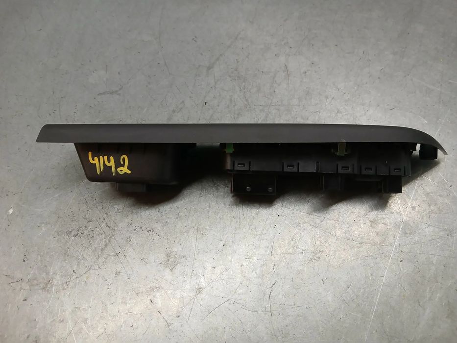 Comando / botão / interruptor vidros frente esquerdo OPEL Corsa F