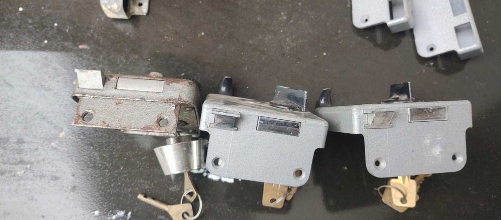 Замок гаражний, дверей накладний,