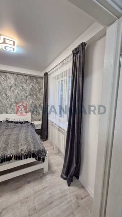 Продам трикімнатну квартиру Козача 39